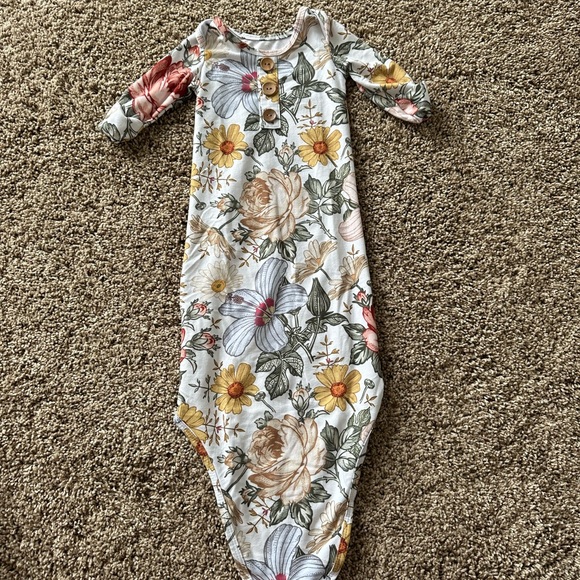 Caden Lane Knotted Gown - Picture 1 of 2